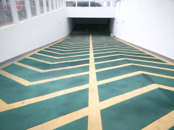 施工中環氧樹脂地坪涂裝存在的問題，新天地漆業幫你解答